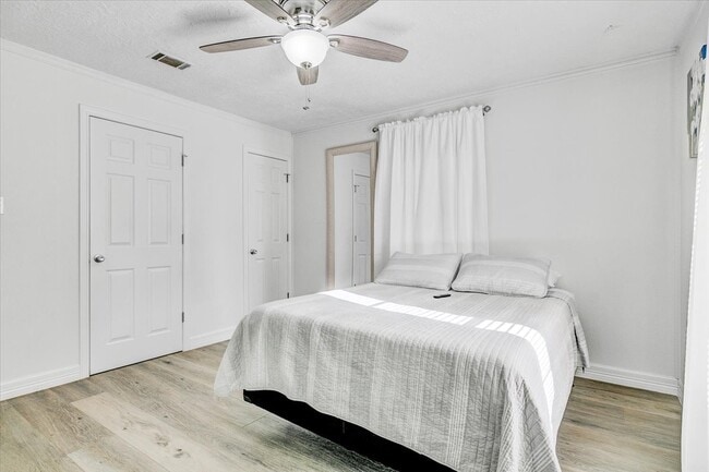 Building Photo - 185 Weiss Bluff Rd