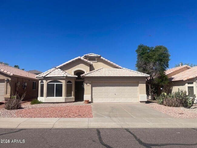 Primary Photo - 2230 E Menadota Dr