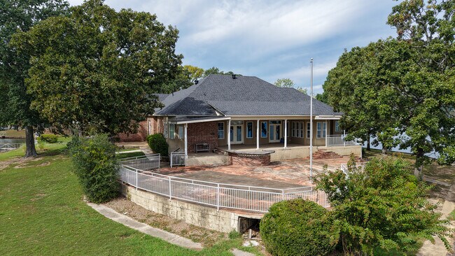 Building Photo - 108 Blue Heron Point