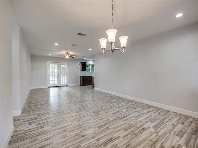 Entry looking to Living/Kitchen - 301 NW Wintercrest Rd
