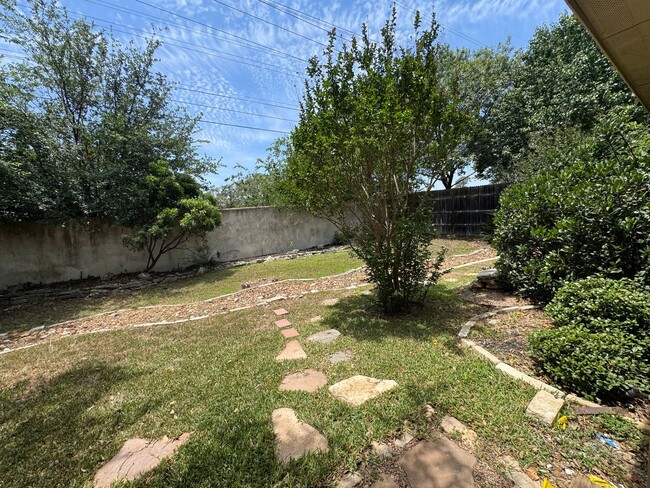 Building Photo - 20502 Wild Springs Dr