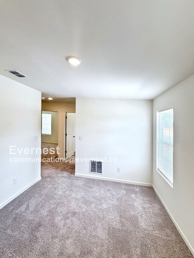 Building Photo - 129 Flowering Cherry St