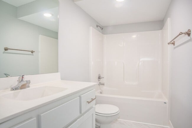 Building Photo - SEE IT NOW: Beautiful home in Avondale, MO!