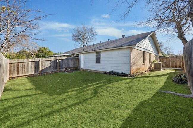 Building Photo - 908 Kirschner Pl