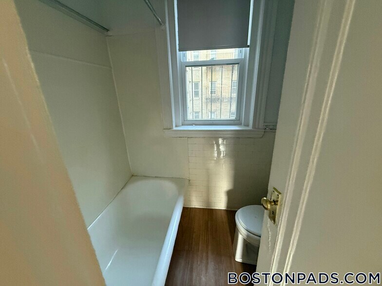 Building Photo - 1185 Boylston St