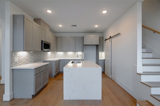 Building Photo - 7609 Victory Reserve St