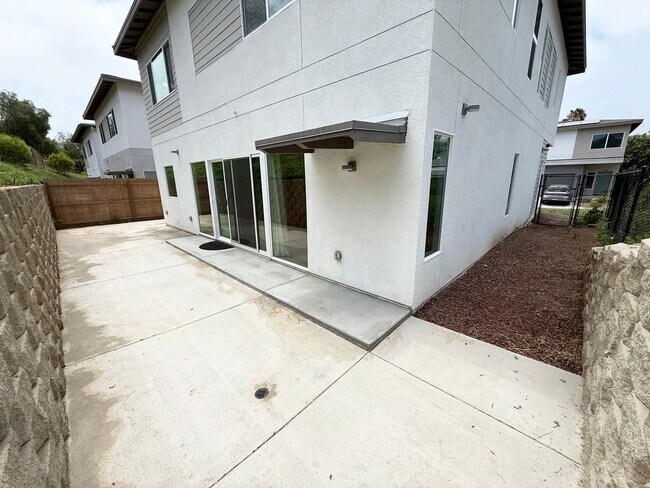 Building Photo - 2201-2217 Bonita Ct