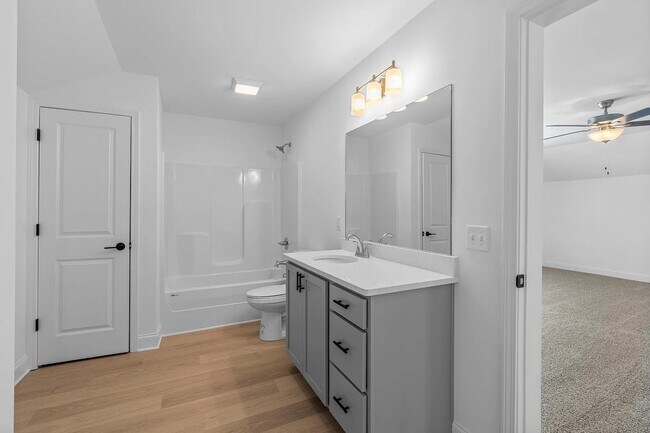 Building Photo - MOVE-IN SPECIAL! One Month Free Rent! Disc...