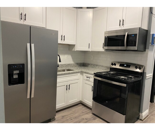 Building Photo - 529 S Longwood St