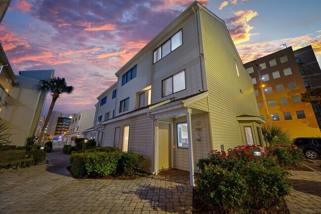 Building Photo - All Inclusive Seasonal Rental Available October 1st, 2025-March 31st 2026!