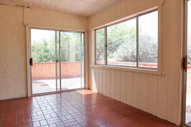 Building Photo - 830 W Rio-Altar