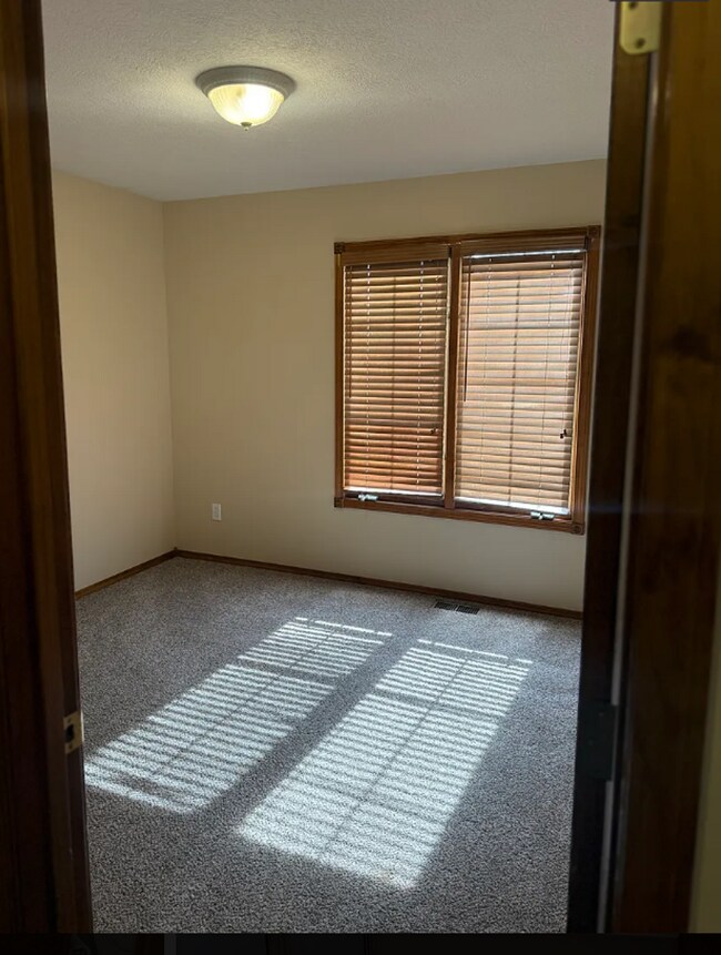 Building Photo - BEAUTIFUL FULLY FENCED HOME IN NIXA SCHOOL...