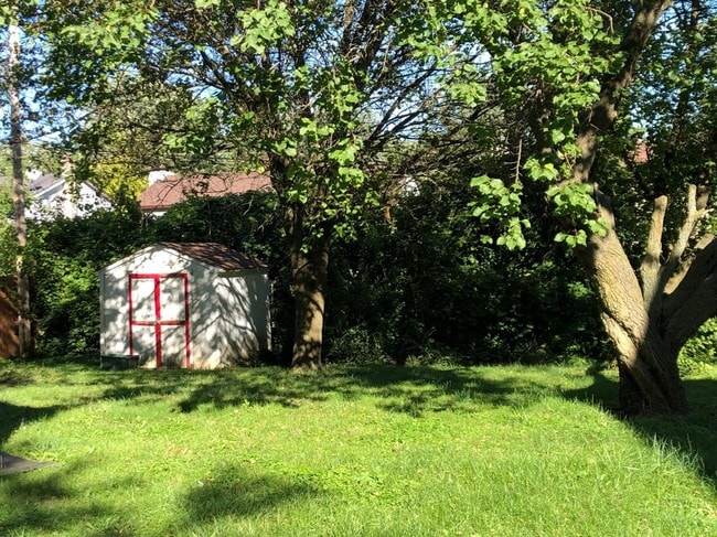 Building Photo - 480 Eastman St