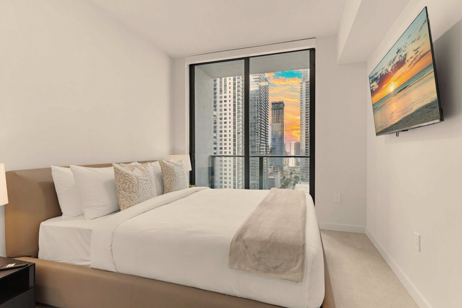 Building Photo - 501 NE 1st Ave