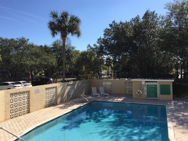 Building Photo - 160 Columbia Dr