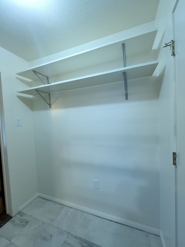 Building Photo - 1827 S Fredonia St