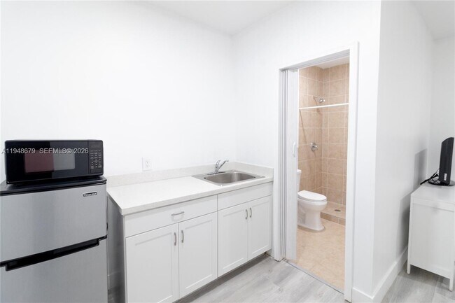 Building Photo - 16201 SW 144th Ct