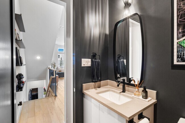 Building Photo - 1504 Ennis St