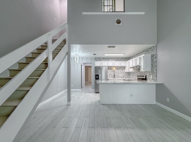 Building Photo - MODERN! Walk to FSU 2/2 w/ Marble Counters, Stainless Steel Appliances, & Privacy Fenced Yard! Av...