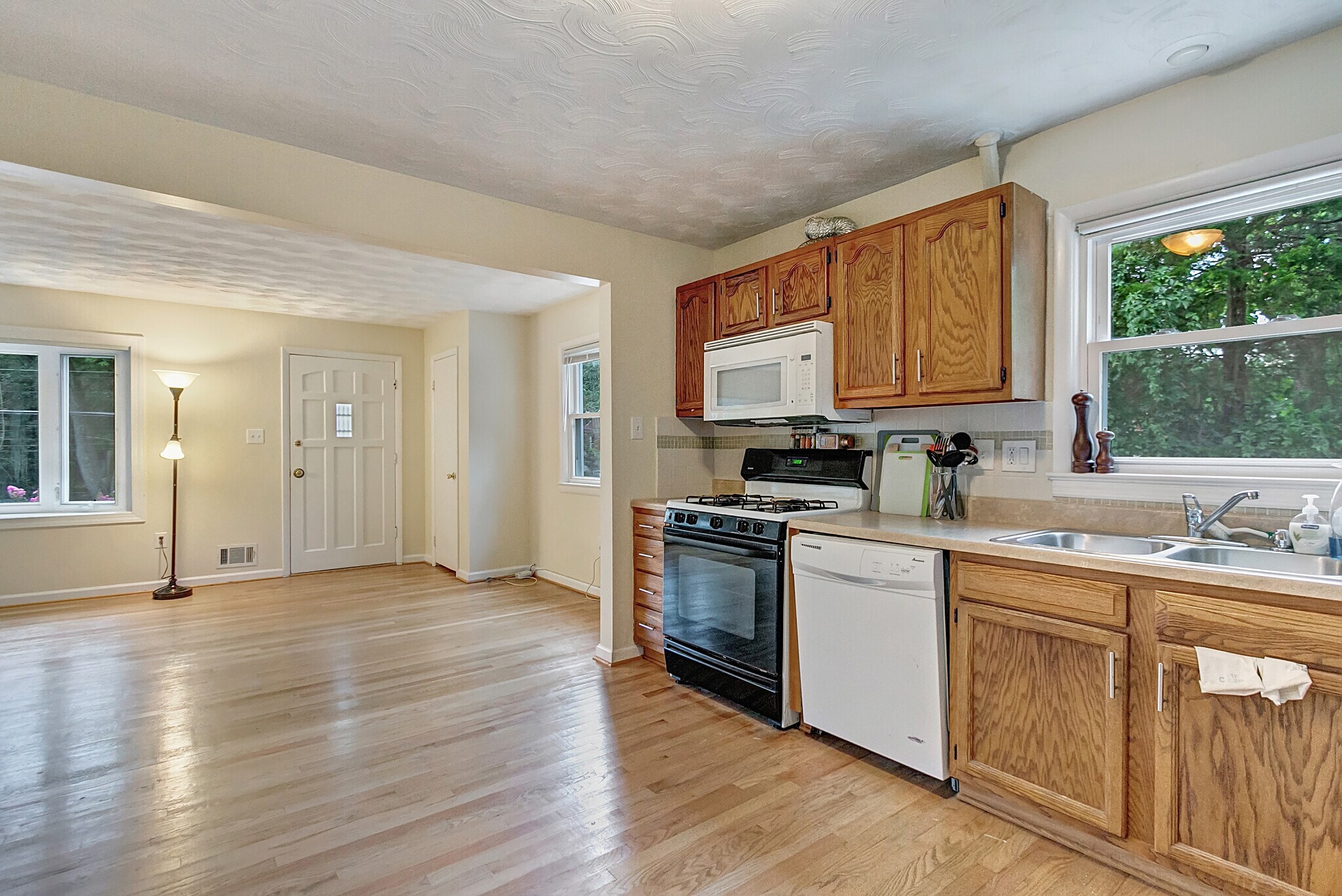 Building Photo - 9085 Autoville Dr