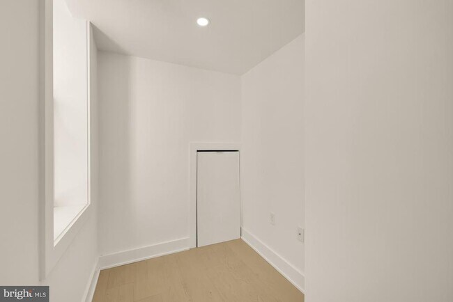 Building Photo - 2116 Kalorama Rd NW