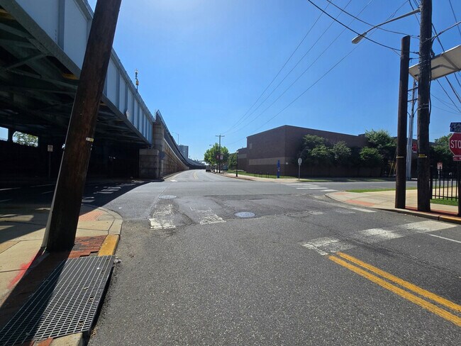 Building Photo - 603 N 3rd St
