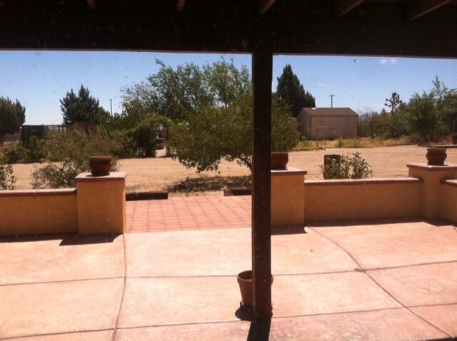 Building Photo - 3 BEDROOM VICTORVILLE HOME ON SPACIOUS LOT IN VICTORVILLE