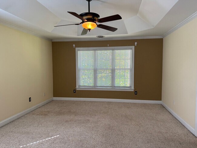 Building Photo - Beautiful Home in River Bluffs