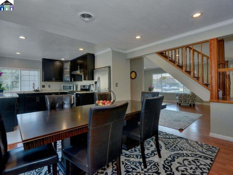 Building Photo - 3813 Lake Ontario Dr