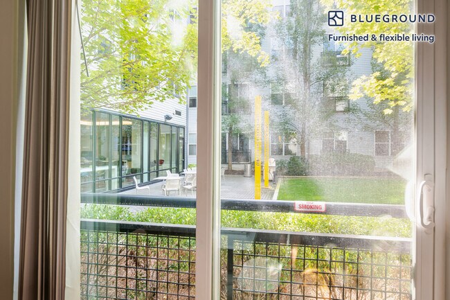 Building Photo - 320 D St