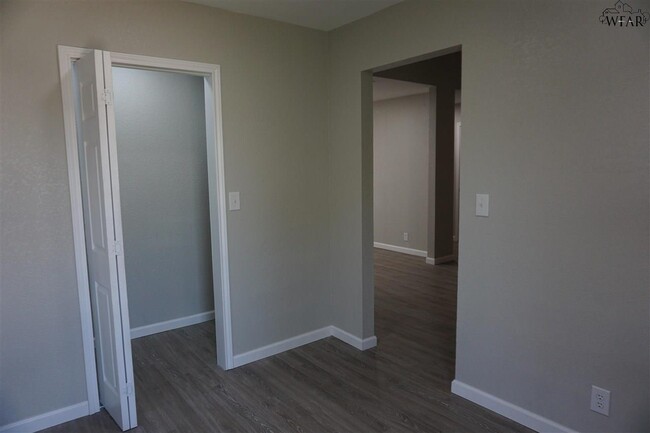Building Photo - 1112 Lisa Ln