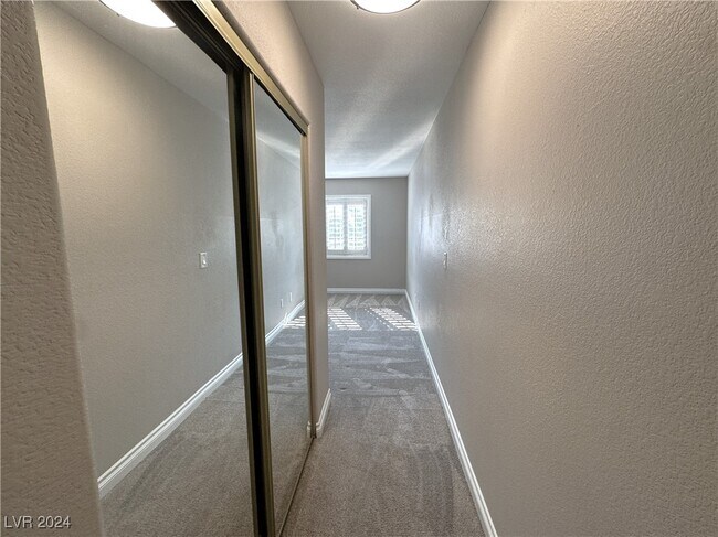 Building Photo - 463 Temple Canyon Pl