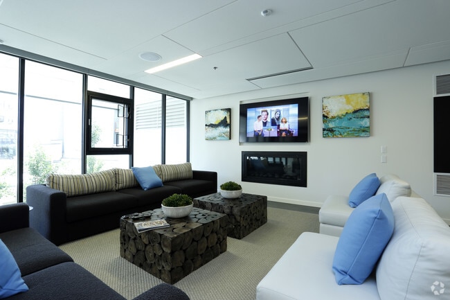 Interior Photo - 8th + Republican