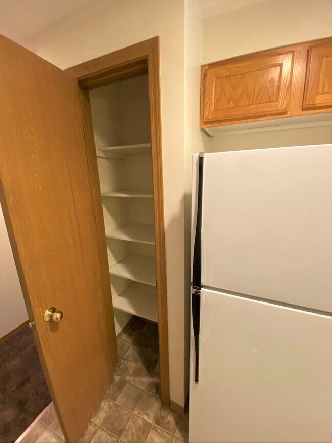 Building Photo - 3 Bed, 2 Bath 1 block from CWU