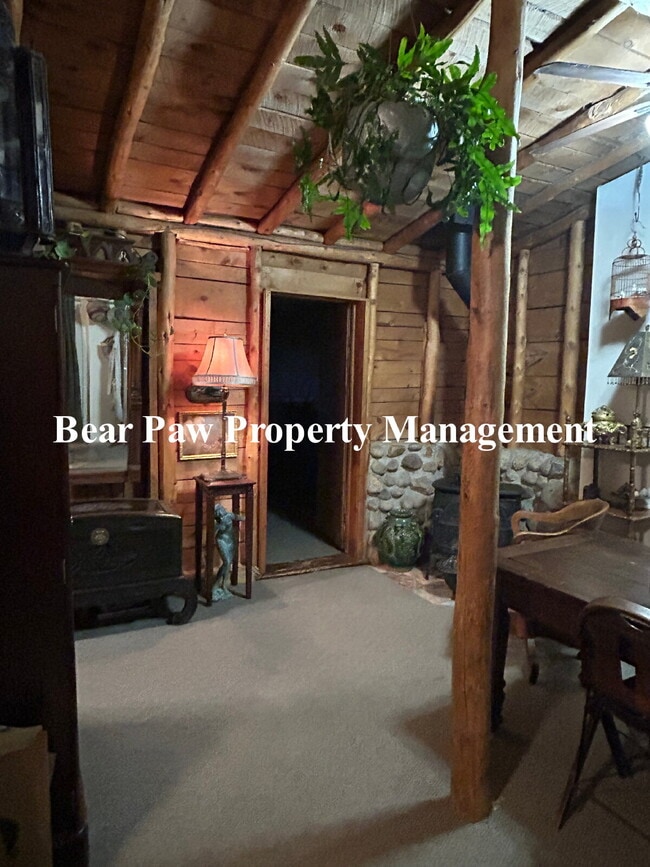 Building Photo - Adorable cabin in Evergreen!