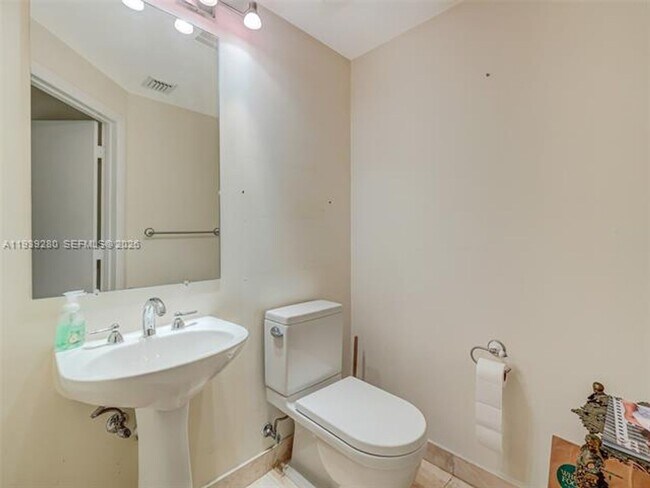 Building Photo - 3330 NE 190th St