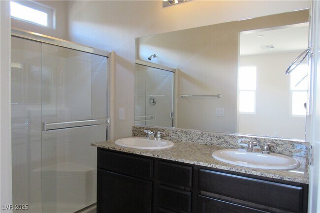 Building Photo - 2124 Del Aqua Ave