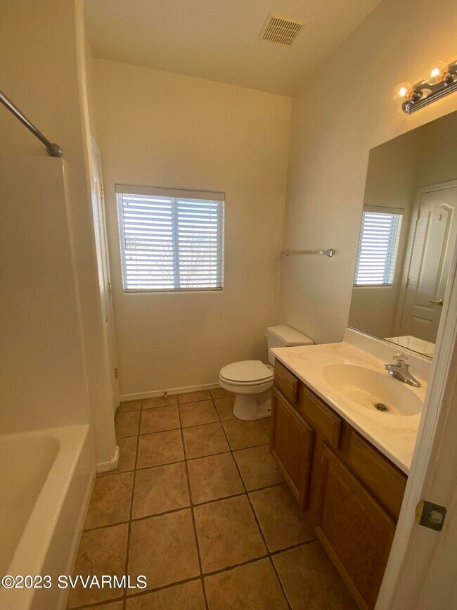 Building Photo - 1095 S Forest Ridge Dr