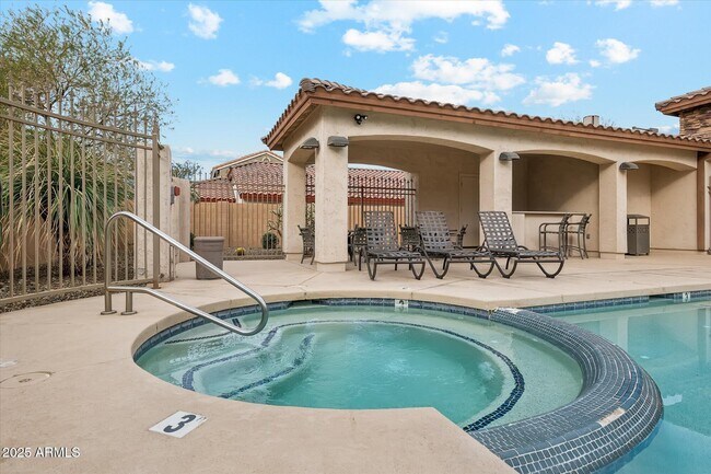 Building Photo - 7351 W Palo Brea Ln