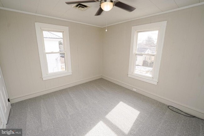 Building Photo - 305 E Pine St