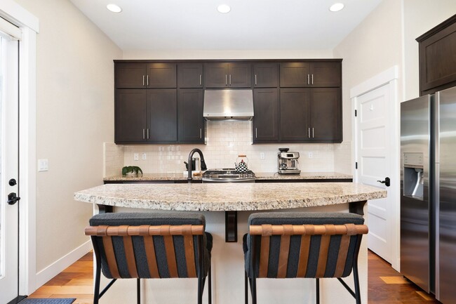 Building Photo - 3 bedroom | 2.5 bathroom | Crocker Village Brownstone