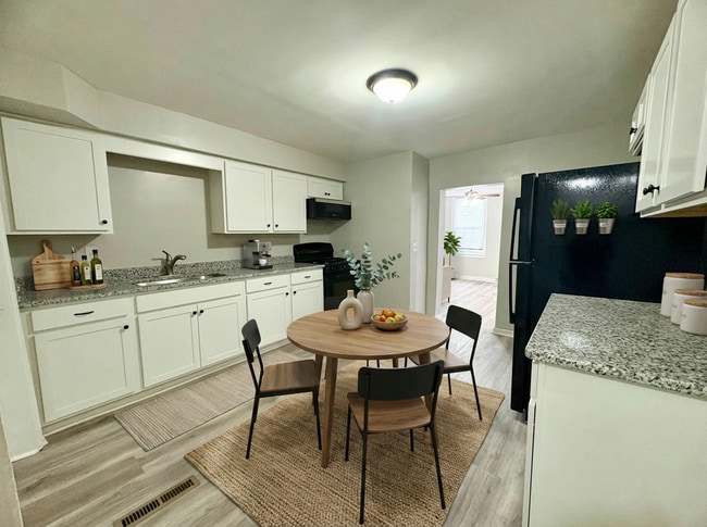 Building Photo - 3 Bedroom 2 Bathroom in York!