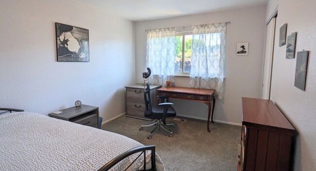 Building Photo - Quiet Peaceful Furnished 3/1.5 Condo, some...