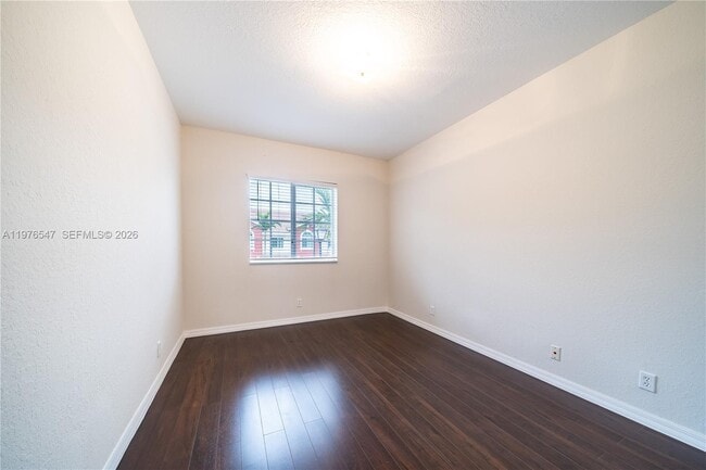 Building Photo - 5327 SW 40th Ave