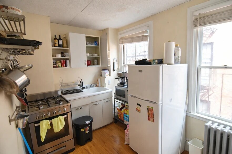 Building Photo - 30 Irving St