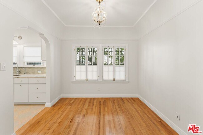 Building Photo - 125 N Orange Dr