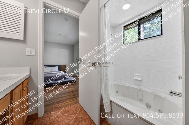 Building Photo - 9126 Trevi Cir W