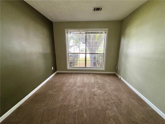 Building Photo - 2900 Camelot Woods Dr NW