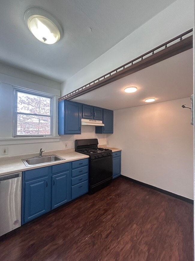 Building Photo - Updated 3 Bedroom Home l Marhsall Shadeland