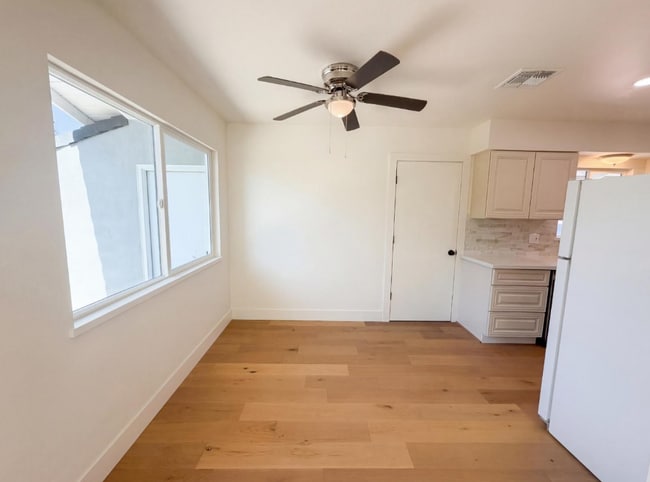 Building Photo - 1128 Hobart Dr